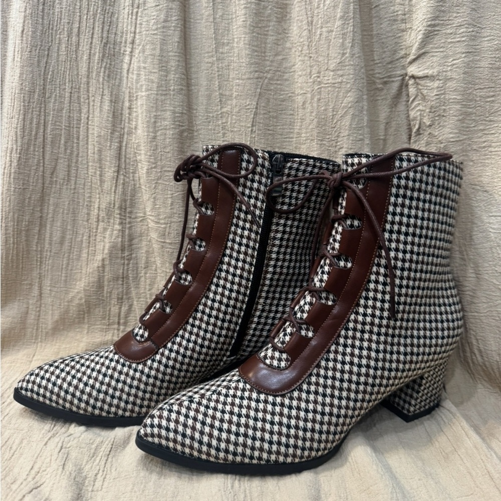 Elegant Houndstooth Lace-Up Ankle Boots